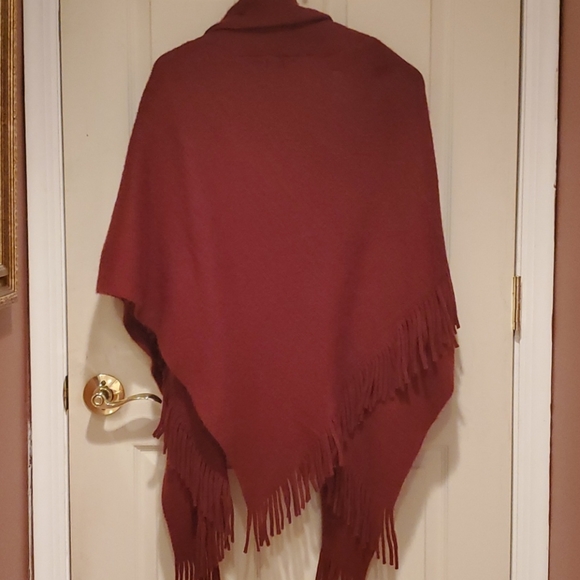 Soft knit cape - Picture 4 of 4